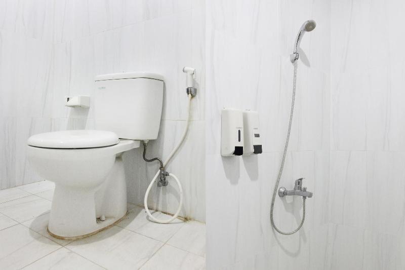 Reddoorz Plus Near Kemang Raya Jakarta Rum bild