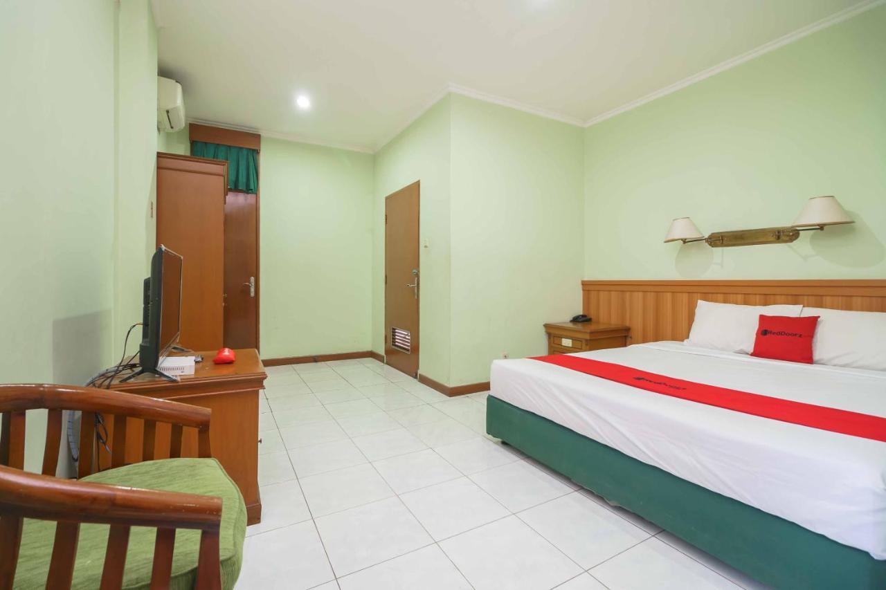 Reddoorz Plus Near Kemang Raya Jakarta Exteriör bild