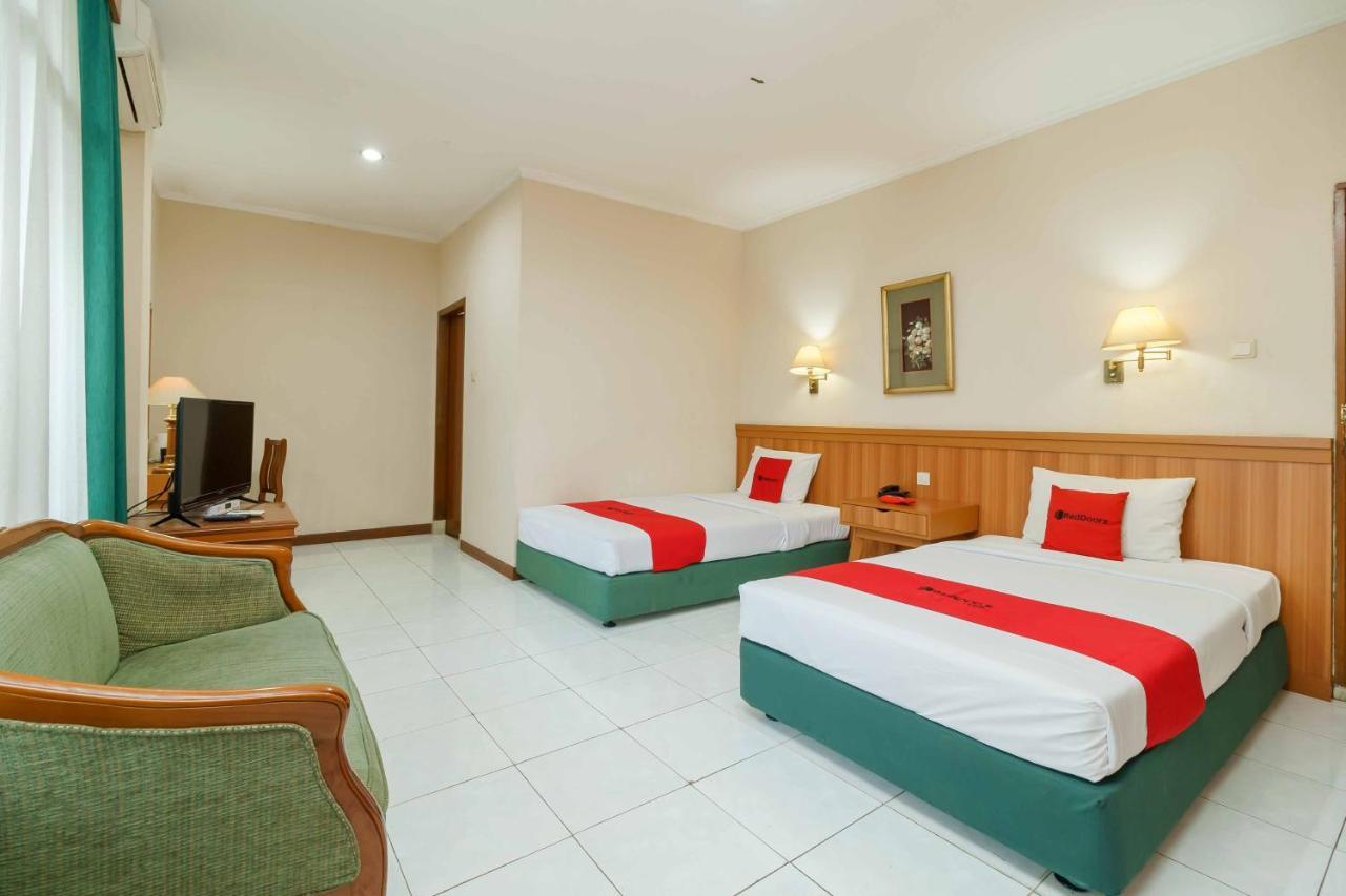 Reddoorz Plus Near Kemang Raya Jakarta Exteriör bild
