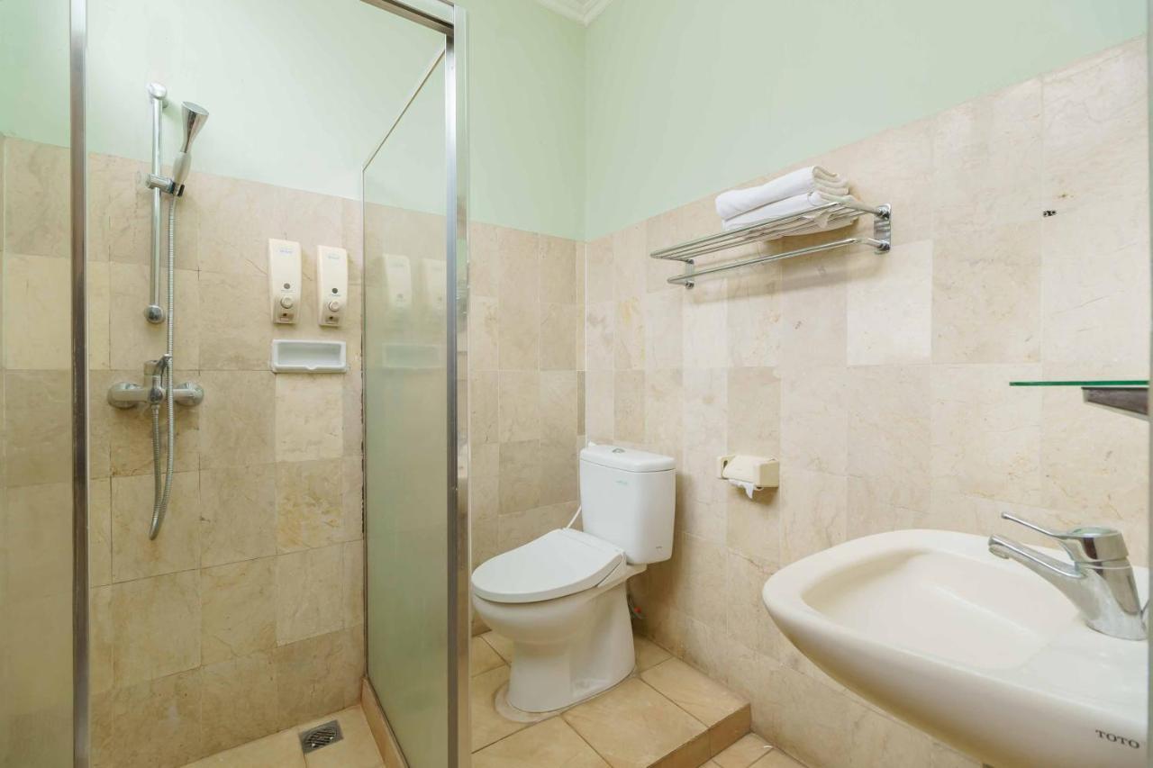 Reddoorz Plus Near Kemang Raya Jakarta Exteriör bild