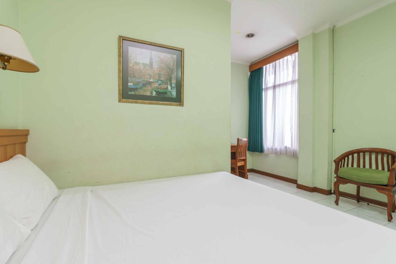 Reddoorz Plus Near Kemang Raya Jakarta Exteriör bild