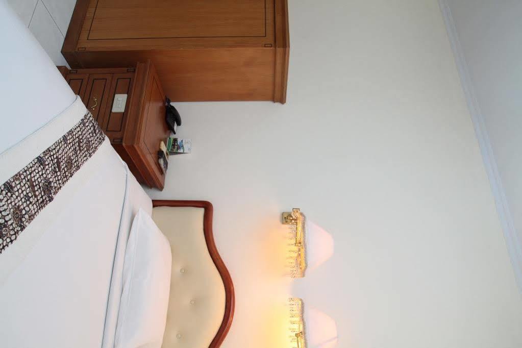 Reddoorz Plus Near Kemang Raya Jakarta Exteriör bild