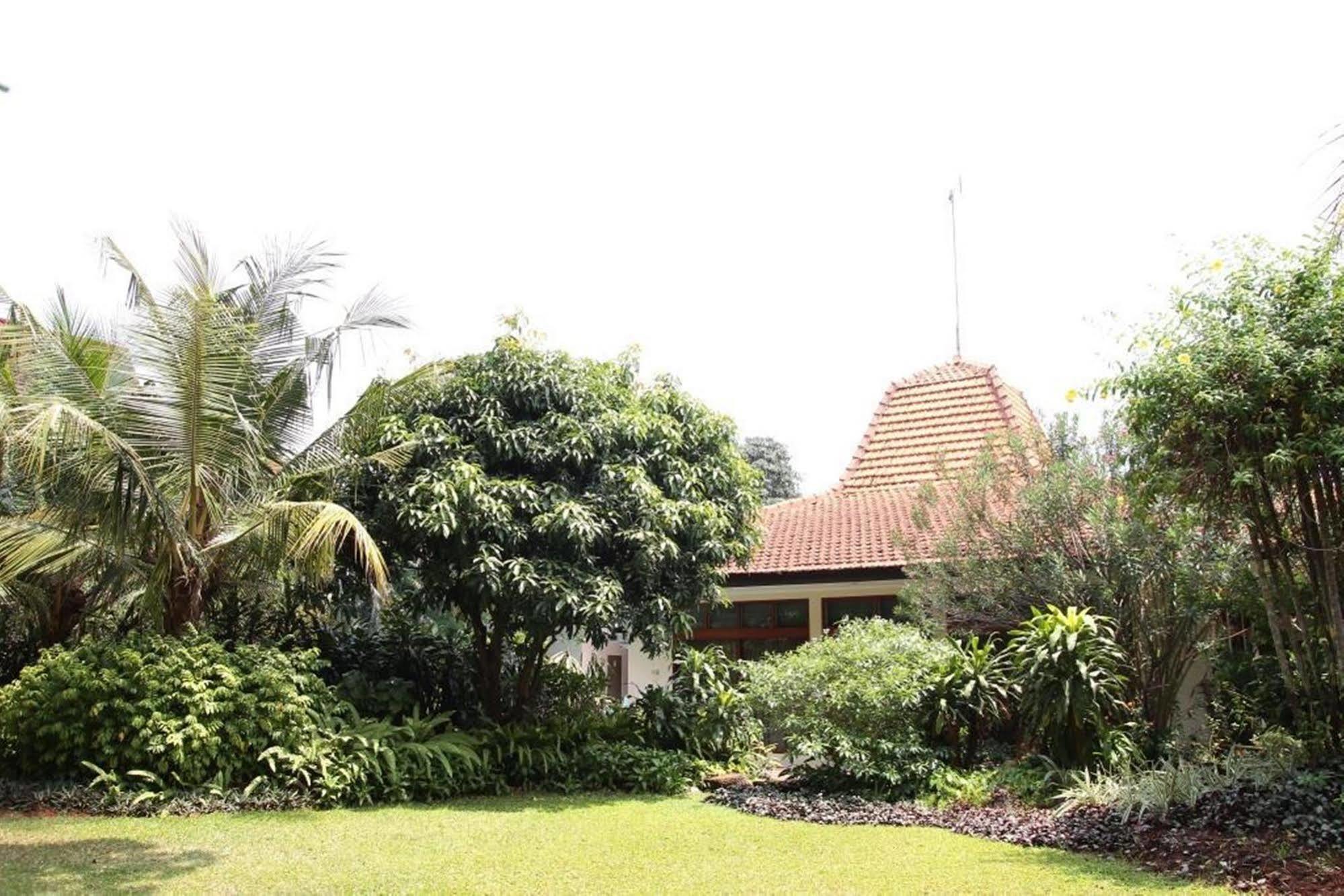 Reddoorz Plus Near Kemang Raya Jakarta Exteriör bild