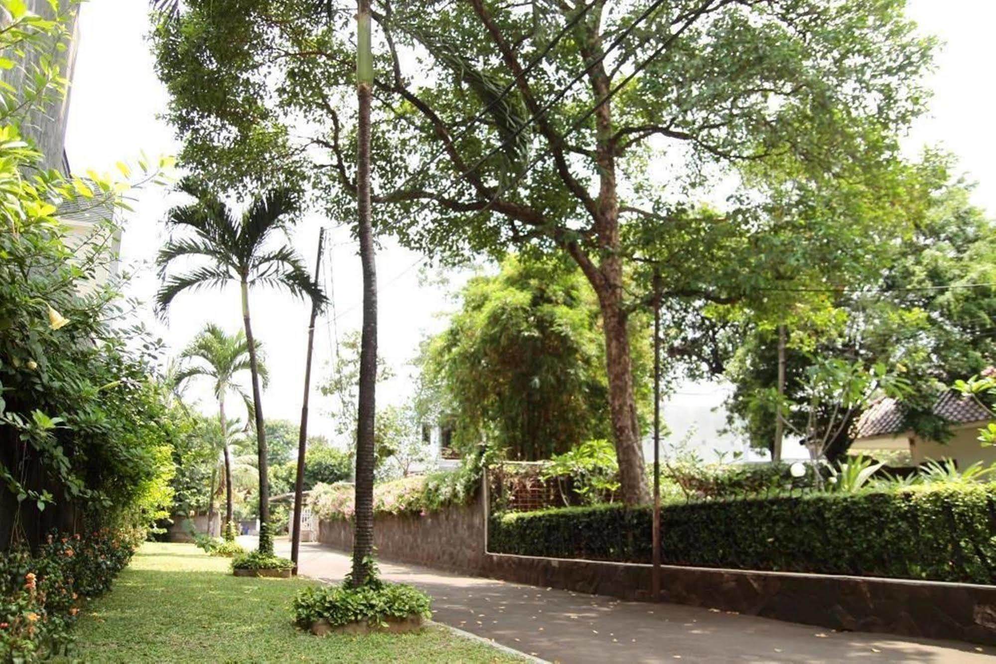 Reddoorz Plus Near Kemang Raya Jakarta Exteriör bild